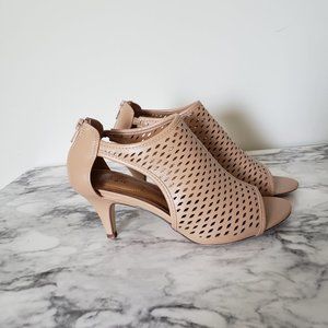 Women's White Haddiee Ankle Shooties, Sz 8.5